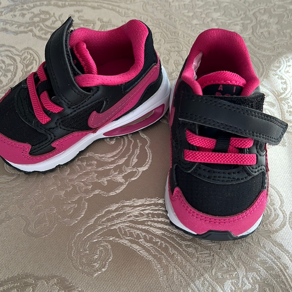 NEW BABY NIKE